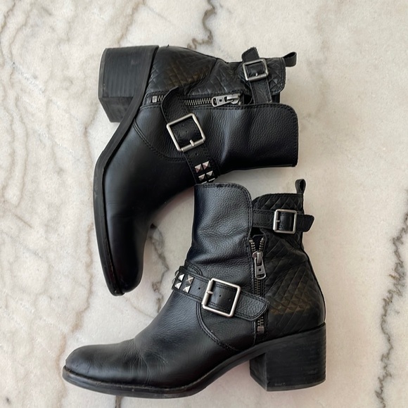 Shoes - Studded black booties!!